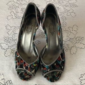 Women's Lulu Guinness London peep toe pumps with peacock pattern. Size 37 1/2.